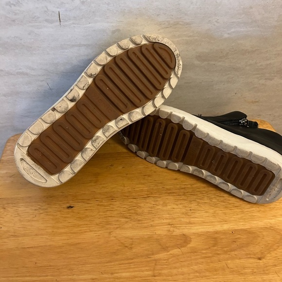 Vionic Sleek Black Leather Sneaker Bootie Platform with White Soles - Picture 7 of 9